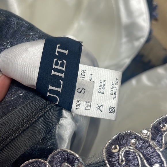 EMBROIDERED SHORT ILLUSION V-NECK DRESS BY JULIET size small nwt - Picture 10 of 11